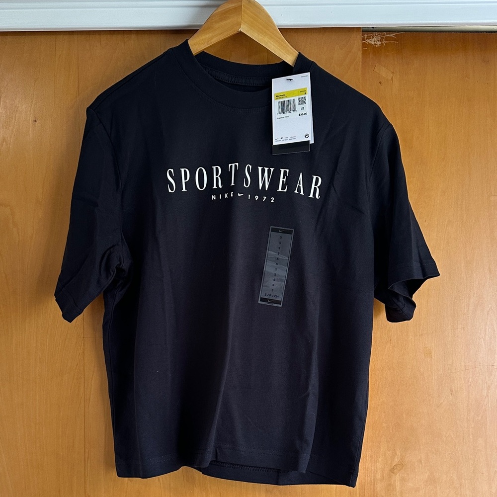 Women’s The Nike Tee - Graphic